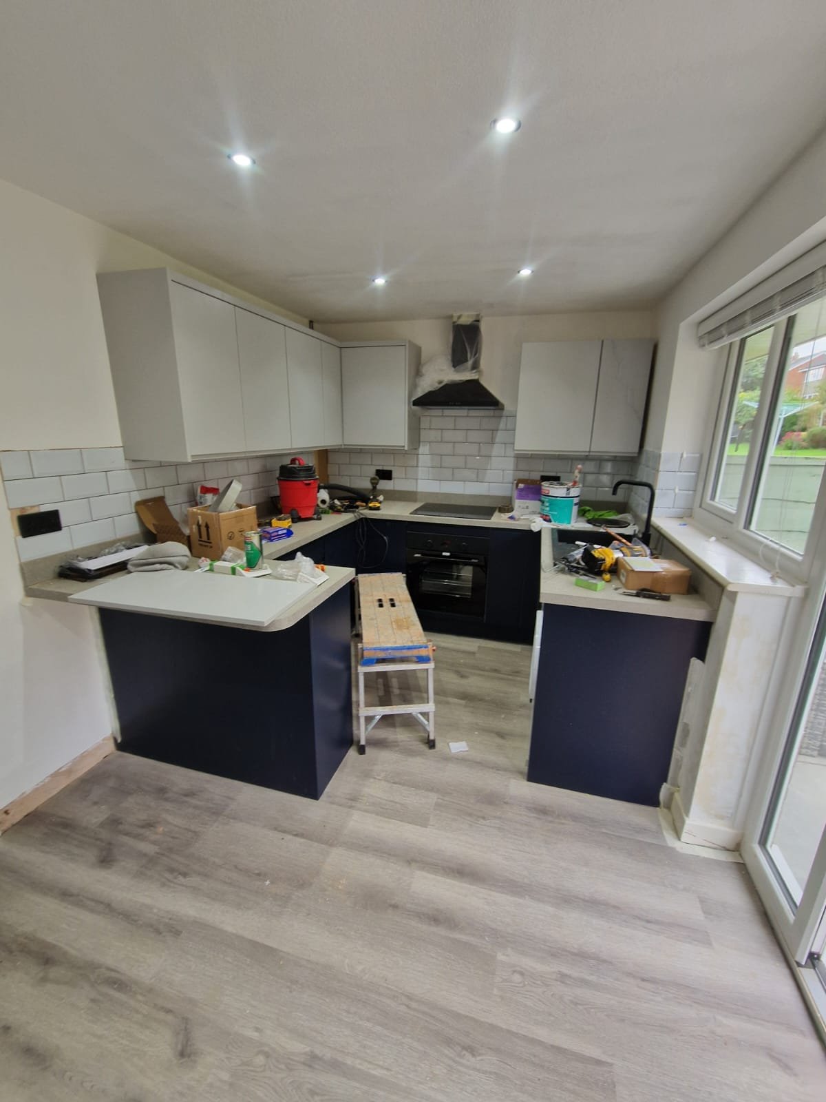 Two-Tone Kitchen with Breakfast Peninsula and Grey Flooring – Sale Kitchen Design Ideas